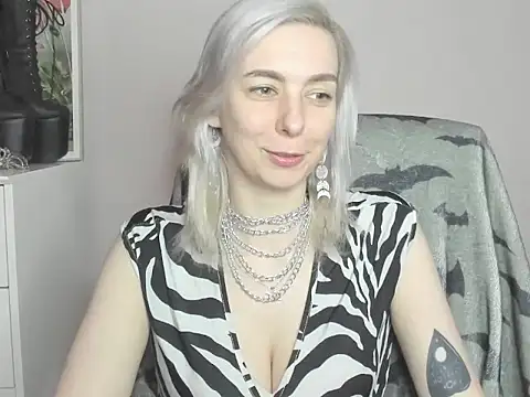 velvetanne online show from July 8, 2026, 8:59 am