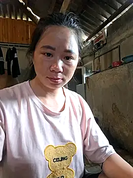 Snapshot of Mila_00 chatting on May 19, 2026, 8:21 am Mila 00 online show from May 19, 2026, 8:21 am