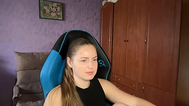 Snapshot of SilkSinner_ chatting on June 19, 2026, 9:26 am SilkSinner online show from June 19, 2026, 9:26 am