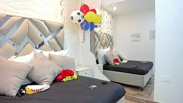 valentinasu online show from July 7, 2026, 11:58 am