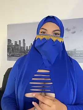 Amira 002 online show from May 20, 2026, 1:19 pm
