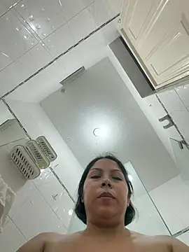 ISABELLA  LUNA online show from July 1, 2026, 4:02 am