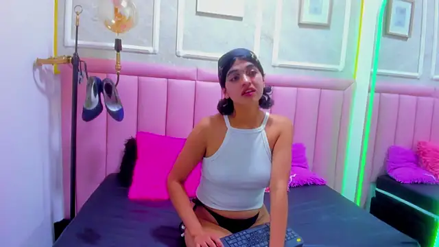 velvet girll online show from June 10, 2026, 2:07 pm