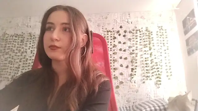 Snapshot of Pollykiss chatting on August 7, 2026, 10:43 am Pollykiss online show from August 7, 2026, 10:43 am