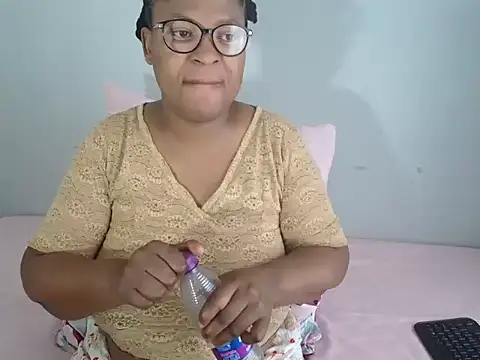 CandyYumsAerolaXX online show from May 21, 2026, 9:50 am