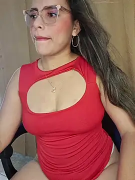 Snapshot of Estrella_em chatting on May 22, 2026, 6:39 pm Estrella em online show from May 22, 2026, 6:39 pm