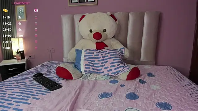 ORIANNA 21 online show from June 17, 2026, 9:14 pm