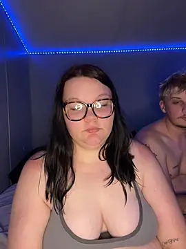 Queenbaddie21 online show from May 20, 2026, 2:52 am