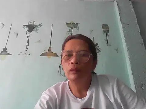 momshe2026 online show from June 14, 2026, 7:09 am