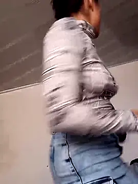 Snapshot of Perla-stone1 chatting on June 15, 2026, 9:36 pm Perla-stone1 online show from June 15, 2026, 9:36 pm