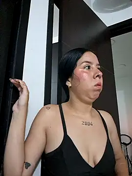 HOTANDSKINNY online show from July 1, 2026, 11:43 am