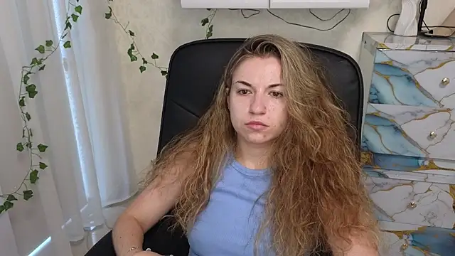 Ulyanixx online show from June 16, 2026, 3:50 am