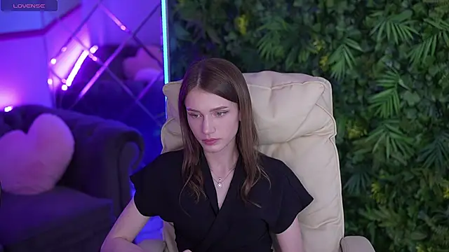 SophiaDream  online show from May 21, 2026, 5:38 am