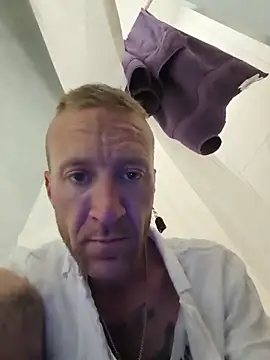 Bottomkinktwink online show from May 21, 2026, 7:39 am
