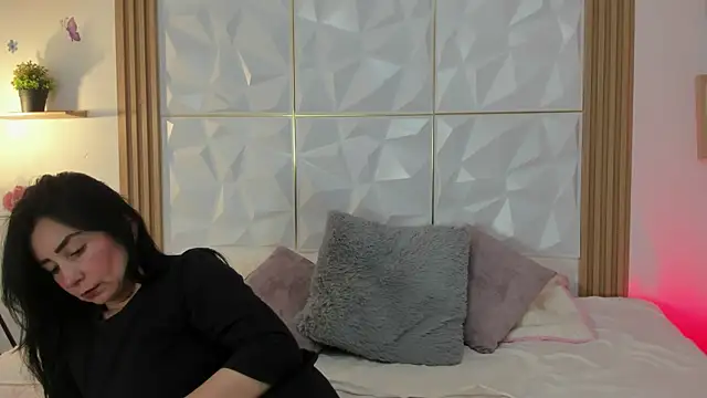 Anniee 333 online show from June 16, 2026, 1:44 pm