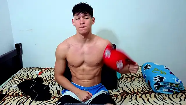 Luke Muscle online show from June 19, 2026, 2:12 pm