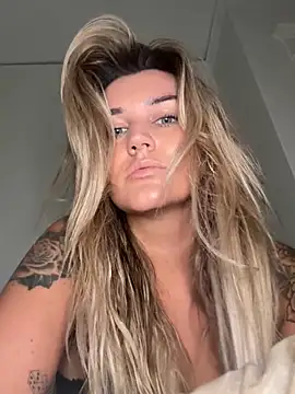 thebeachyblonde online show from July 14, 2026, 7:42 pm