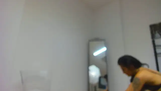 Snapshot of roxytattoo_ chatting on June 19, 2026, 6:58 pm roxytattoo online show from June 19, 2026, 6:58 pm