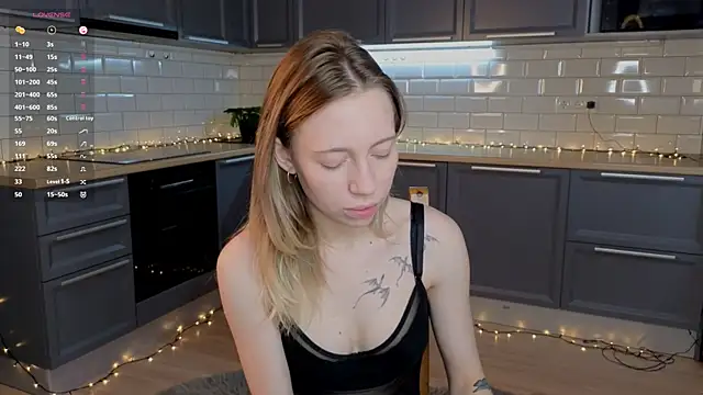 BlondeKelly online show from June 6, 2026, 4:12 pm
