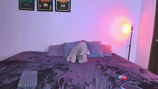nathaly evans1 online show from May 26, 2026, 4:10 am