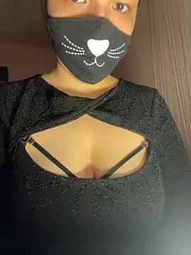 JulliaReiv online show from May 22, 2026, 7:23 pm