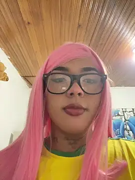 lizzgema online show from June 5, 2026, 2:05 am