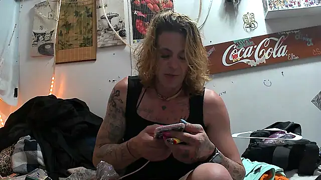 Snapshot of VanillaSnowcones chatting on June 14, 2026, 8:04 am VanillaSnowcones online show from June 14, 2026, 8:04 am