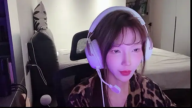 Snapshot of Nicole-TAT chatting on May 25, 2026, 2:05 pm Nicole-TAT online show from May 25, 2026, 2:05 pm