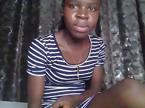 Snapshot of small_diva chatting on May 31, 2026, 7:03 pm small diva online show from May 31, 2026, 7:03 pm
