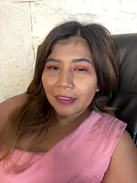 Snapshot of LyraMilano chatting on July 1, 2026, 12:49 pm LyraMilano online show from July 1, 2026, 12:49 pm