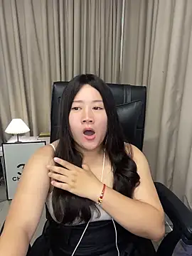 Luckysisi-s online show from June 15, 2026, 2:39 pm