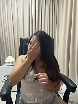 Luckysisi-s online show from July 9, 2026, 1:32 pm