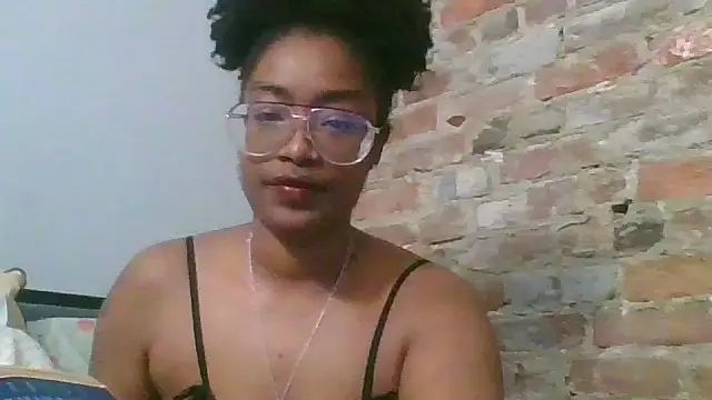 Snapshot of CloverGirlxo chatting on May 26, 2026, 4:54 am CloverGirlxo online show from May 26, 2026, 4:54 am