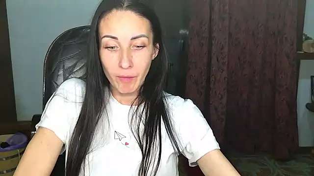 Snapshot of BouncySweety chatting on November 4, 2025, 4:44 pm BouncySweety online show from November 4, 2025, 4:44 pm