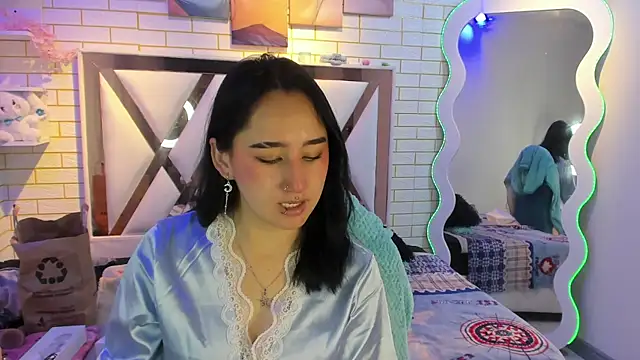 Lua bloom  online show from July 5, 2026, 3:44 am