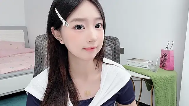 Snapshot of Yoyo33355 chatting on June 16, 2026, 3:17 am Yoyo33355 online show from June 16, 2026, 3:17 am