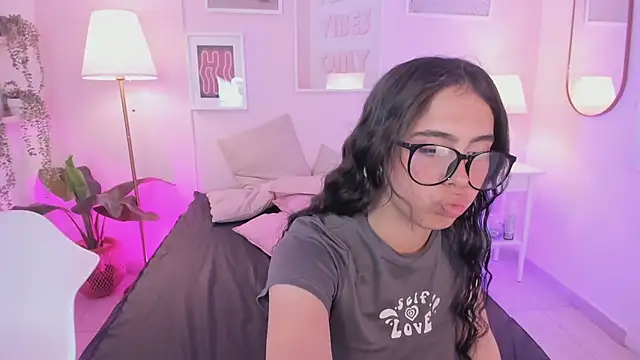 Kimdyy  online show from July 13, 2026, 7:13 pm