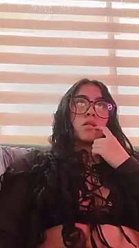 Kimdyy  online show from July 3, 2026, 7:42 pm