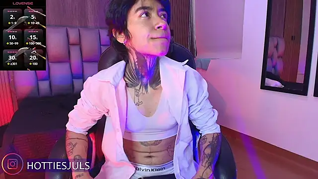 hottiesjuls online show from June 27, 2026, 7:20 pm