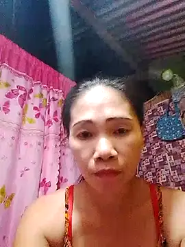 hotmom lyn online show from May 26, 2026, 2:37 pm