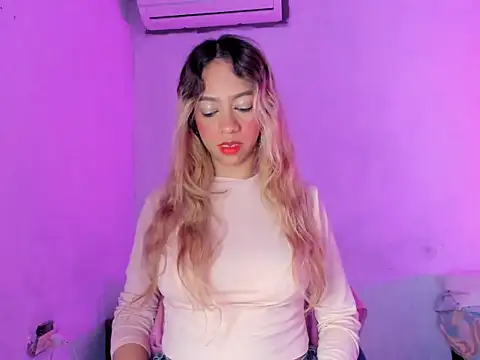 ToxicLoversX online show from May 27, 2026, 8:43 am
