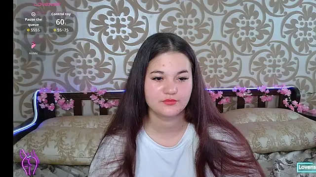 Snapshot of ElisesMuse chatting on July 2, 2026, 11:49 am ElisesMuse online show from July 2, 2026, 11:49 am