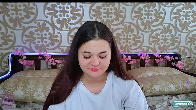 Snapshot of ElisesMuse chatting on July 9, 2026, 12:04 pm ElisesMuse online show from July 9, 2026, 12:04 pm