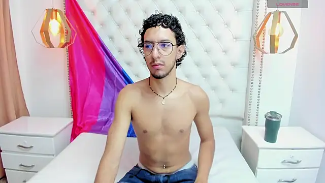 Snapshot of LEO_SANZ66 chatting on July 9, 2026, 12:26 pm LEO SANZ66 online show from July 9, 2026, 12:26 pm