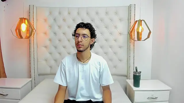Snapshot of LEO_SANZ66 chatting on July 13, 2026, 12:26 pm LEO SANZ66 online show from July 13, 2026, 12:26 pm