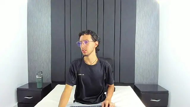 Snapshot of LEO_SANZ66 chatting on July 7, 2026, 12:20 pm LEO SANZ66 online show from July 7, 2026, 12:20 pm