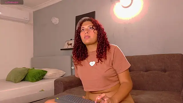AmeliaLaurent  online show from June 25, 2026, 11:54 pm