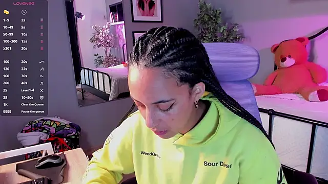 Snapshot of Millie_Volturi chatting on July 20, 2026, 1:46 pm Millie Volturi online show from July 20, 2026, 1:46 pm