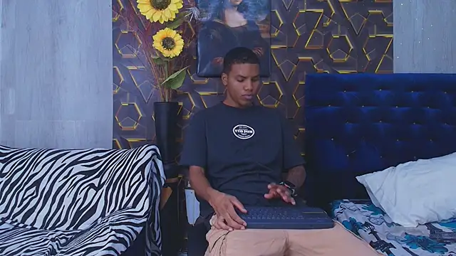 Snapshot of artur_collins_ chatting on July 13, 2026, 9:47 pm artur collins online show from July 13, 2026, 9:47 pm