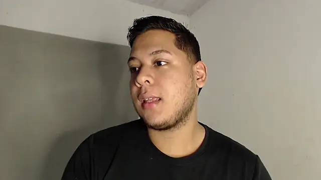 Snapshot of nicolas_cr1 chatting on June 16, 2026, 3:50 am nicolas cr1 online show from June 16, 2026, 3:50 am